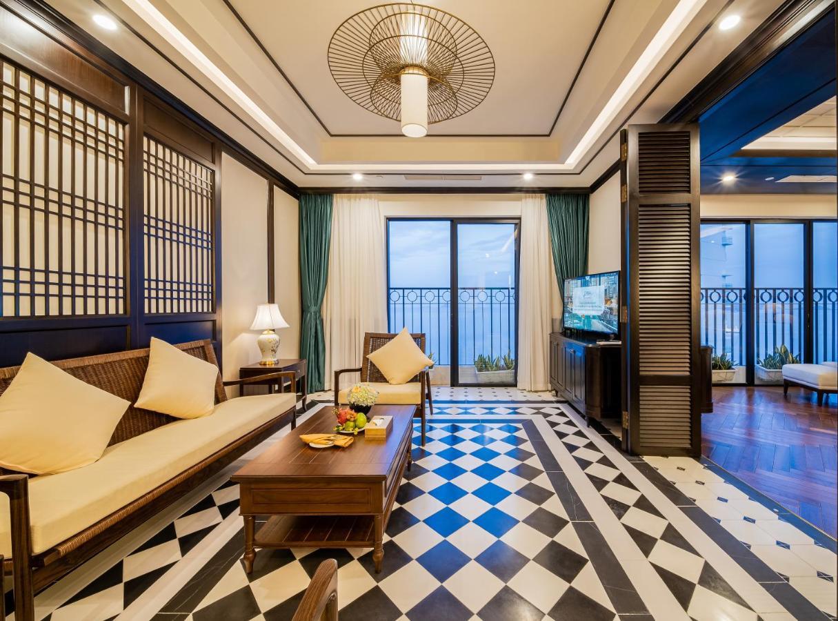 Potique Hotel Nha Trang Eksteriør billede